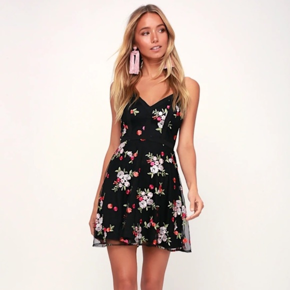 NWT Lulus Black Floral Embroidered Mesh Mini Dress 💘🌹 Size Small 💕✨ - Picture 3 of 12